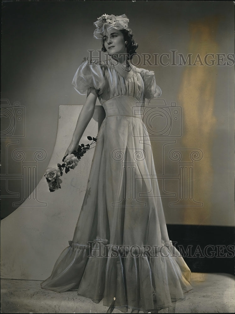 1939 A bridesmaid getting ready for a wedding  - Historic Images