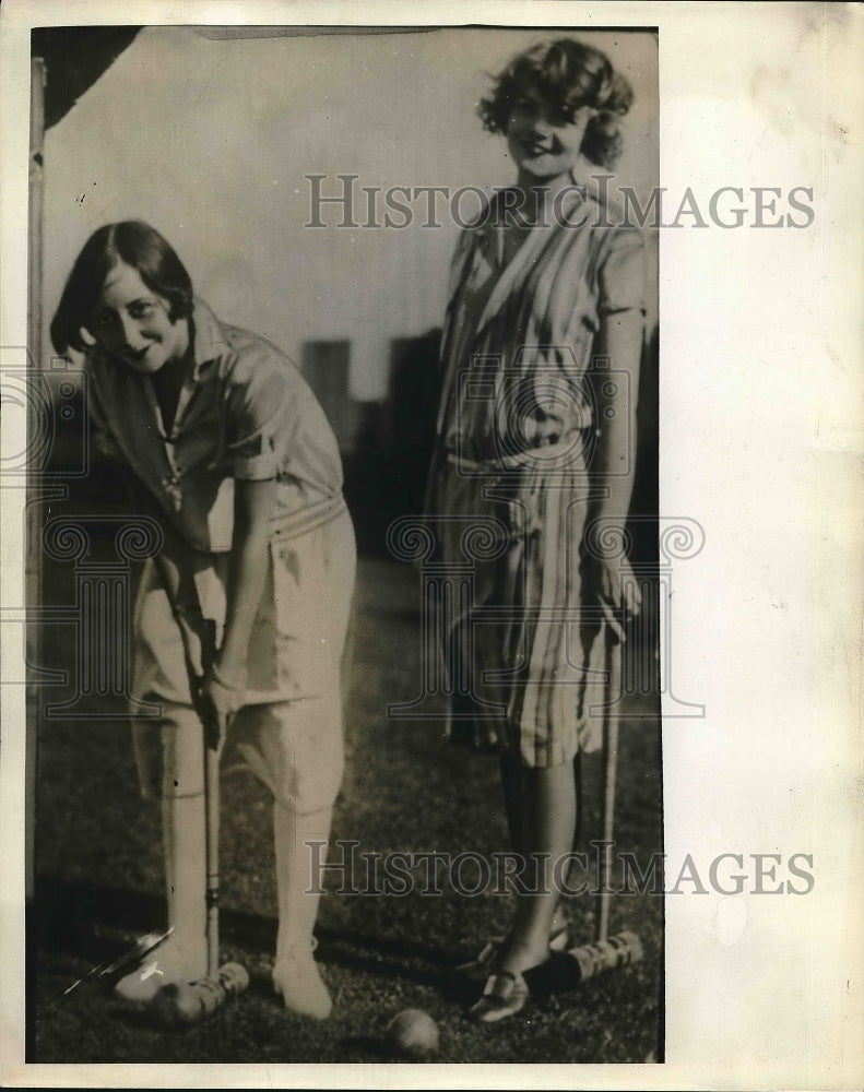 1930 Ruth Lawrence &amp; Prudence Corley Playing Cricket  - Historic Images