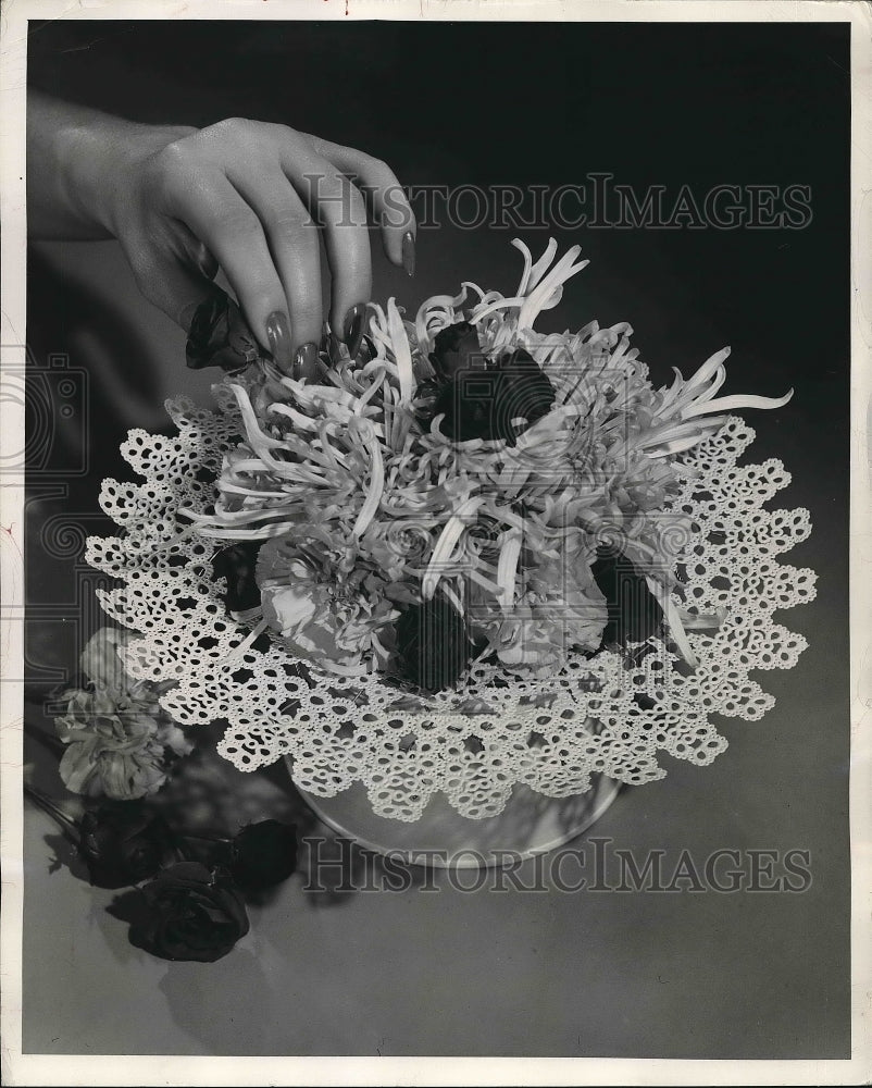1952 Press Photo Setting up a centerpiece flower arrangement - nea84664 - Historic Images