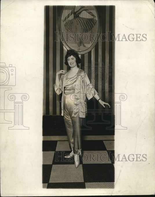 1926 Model showing off new fall fashion  - Historic Images