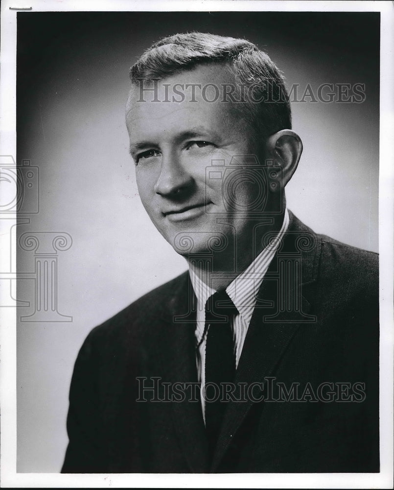 1952 Press Photo Eugene White of Lewis Welding &amp; Engineering Corporation - Historic Images