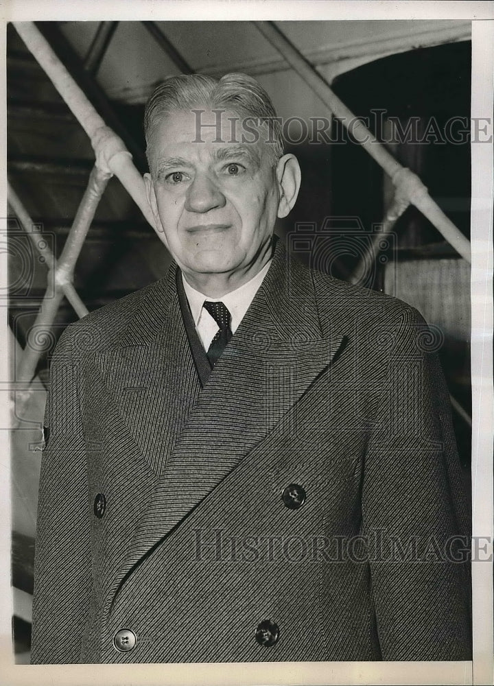 1938 Press Photo Sir Charles Morgan Webb British Economist Aboard SS Aquitania - Historic Images