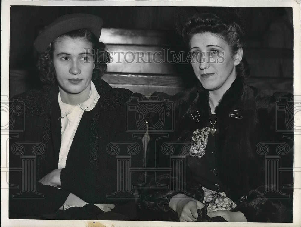 1943 Eva Neubauer &amp; Sally Hoffman Go To Court On Tangled Bigamy Case - Historic Images
