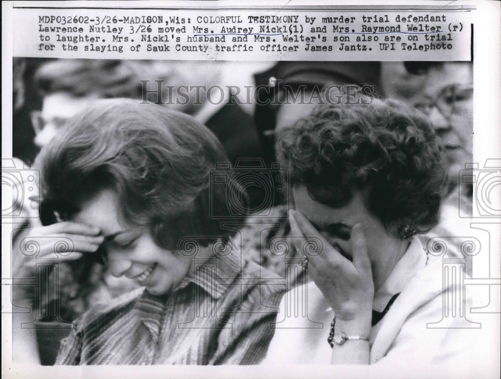 1932 Press Photo Audrey Nickl &amp; Mrs Raymond Welter Laugh During Testimony-Historic Images