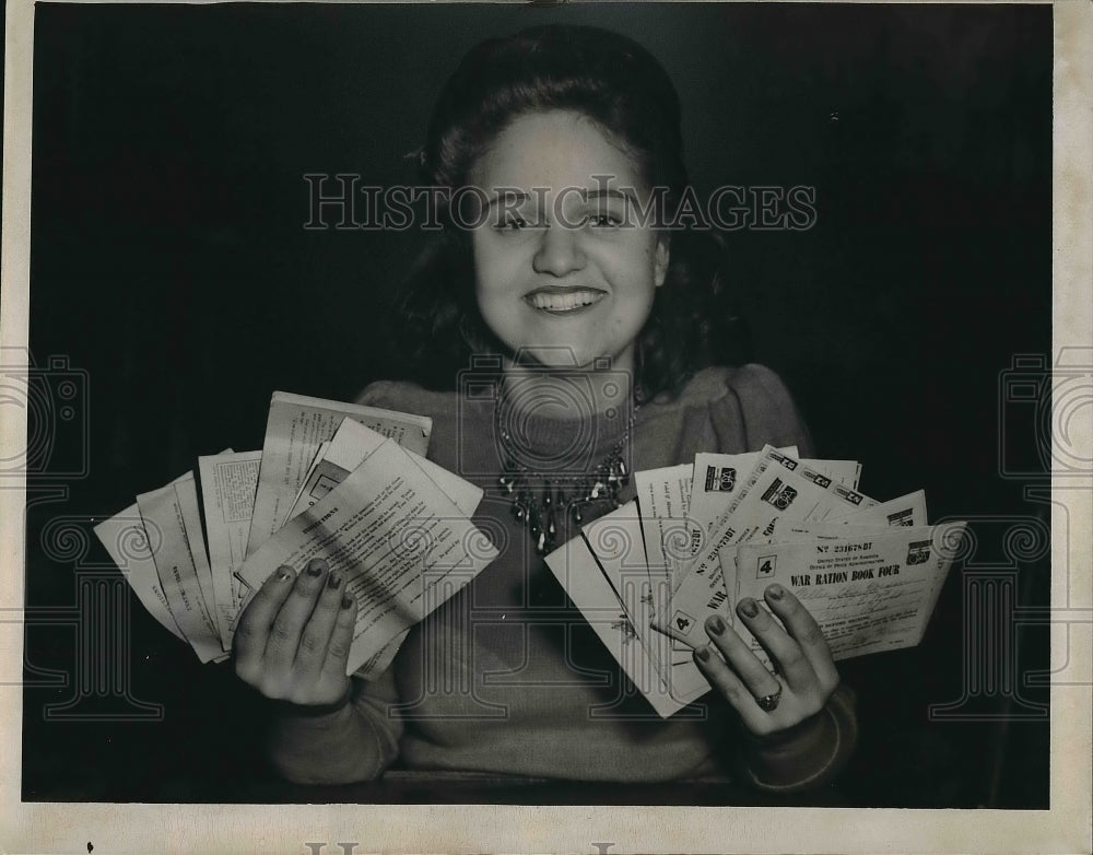 1943 Press Photo Book Seller Miss. Helen Norman - nea84786 - Historic Images