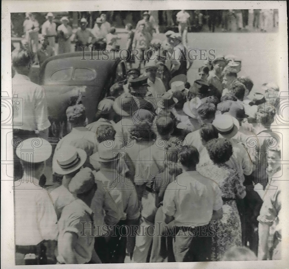 1939 Press Photo View Of Police In Large Crowd By Car - nea84834 - Historic Images