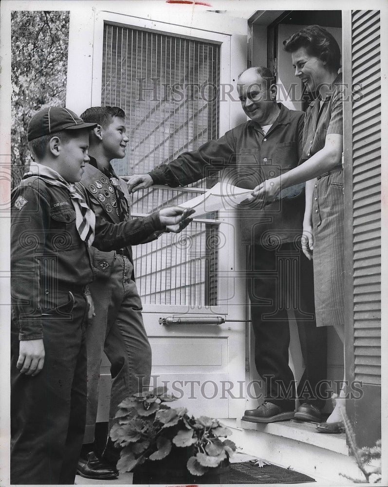 1963 Press Photo Bay Village Scouts Door to Door flyers - nea84963 - Historic Images