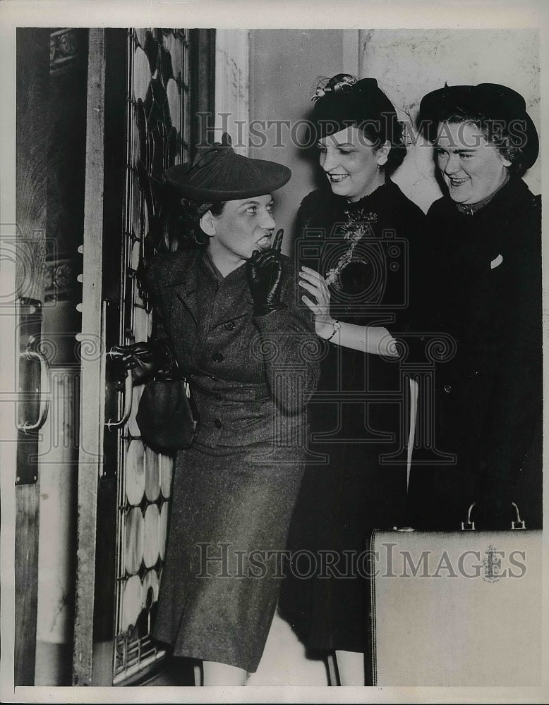 1938 Press Photo Teachers Rushing In From Counties To Attend Conferences - Historic Images