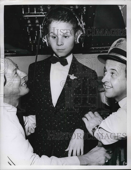 1957 Press Photo Donnie Linenberger Listening To Control Tower From Cockpit-Historic Images