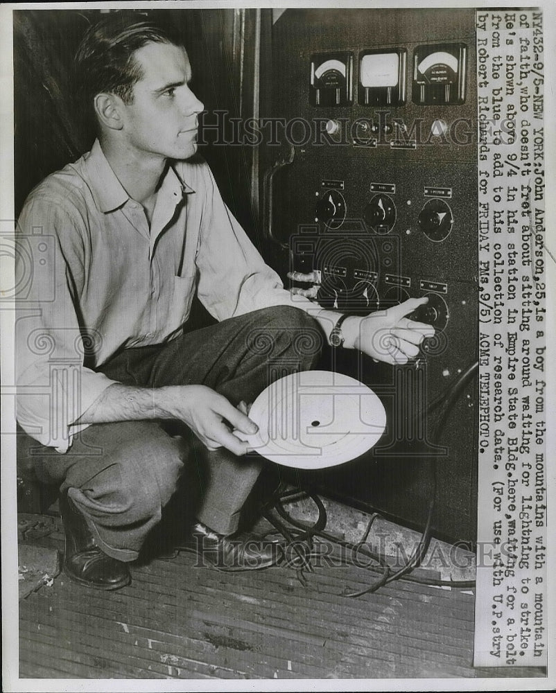 1947 Press Photo John Anderson Sitting Around Waiting For Lightning To Strike - Historic Images
