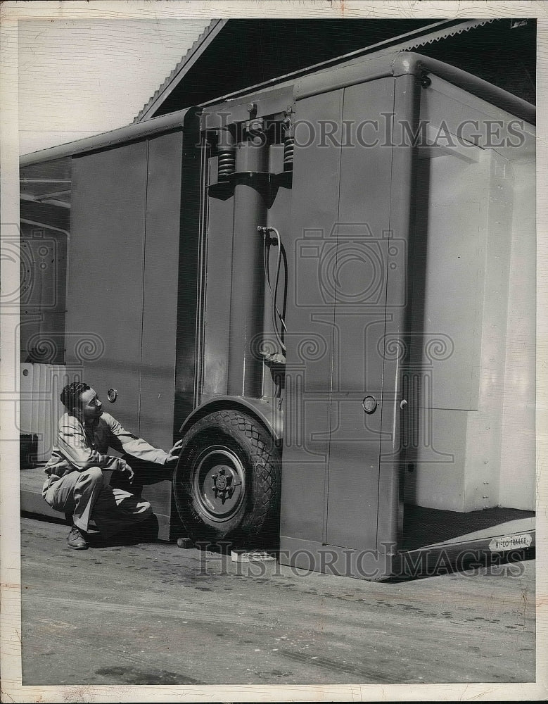 1949 A. M. Meldrum with hydraulic wheel suspension on truck trailer - Historic Images