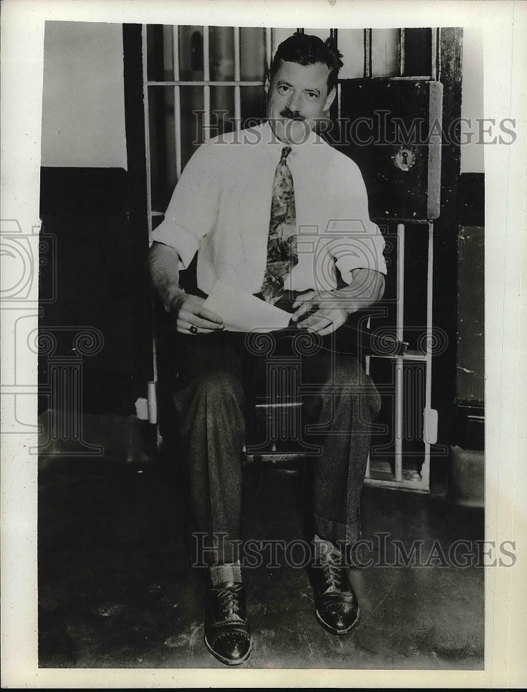 1934 Press Photo Real Estate Agent Clifford Parliman In Jail In New York - Historic Images