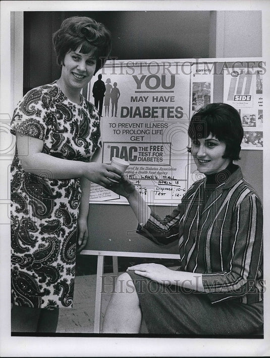 Press Photo Mrs. Richard Negrelli, Mrs. Robert Blansett, Mentor Jaycees Wives - Historic Images