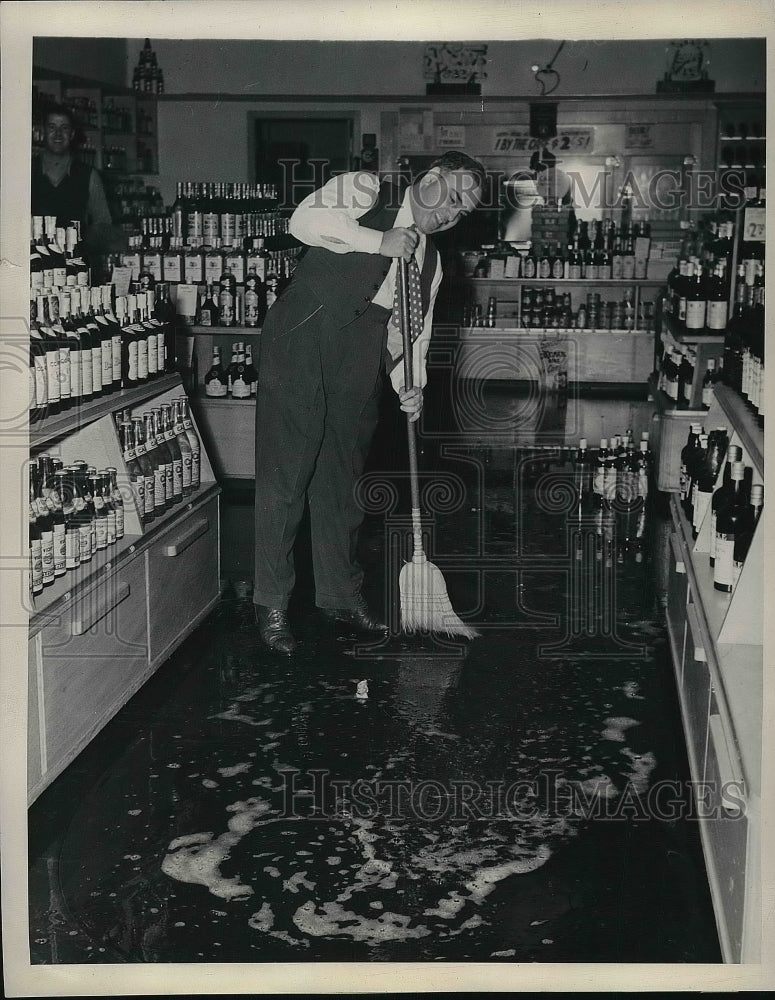 1947 Barney Norwitt in his liquor store in San Francisco  - Historic Images