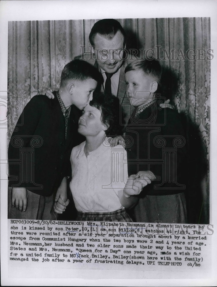 1962 Elizabeth Neumann reunited with sons Peter and Miklos - Historic Images