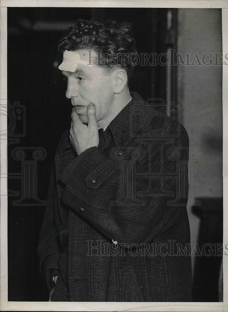 1939 Press Photo bus driver Hugh Neilson after crash on Concord Turnpike-Historic Images