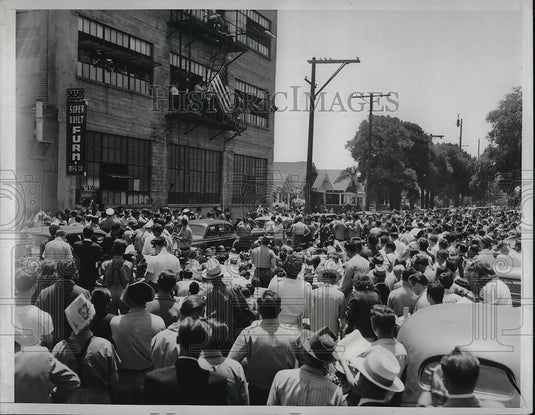 1941 Press Photo Striking North American Aviation Workers Votes To Return - Historic Images