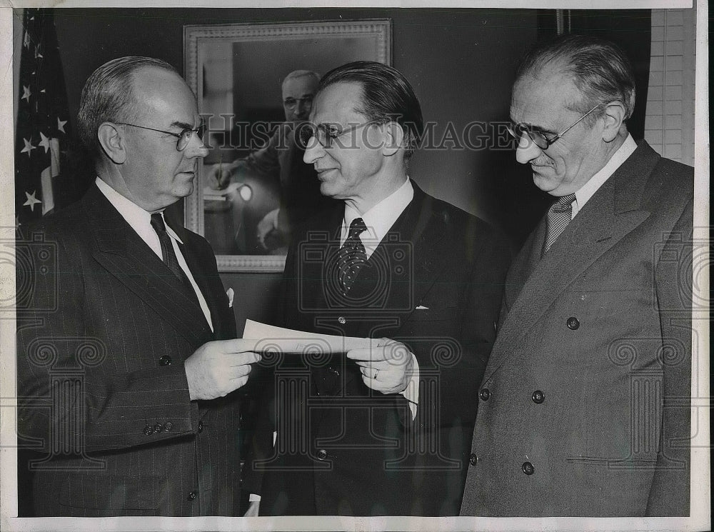 1947 Treasury Secretary John Snyder Hands Italian Premier - Historic Images