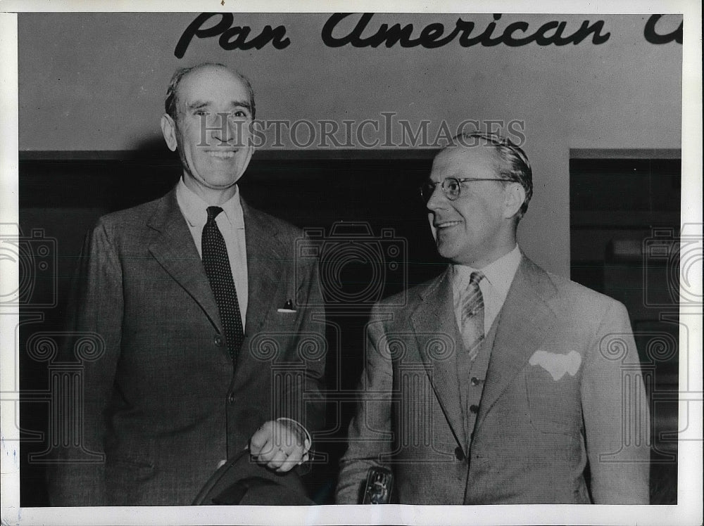 1942 Julio Gomes Palmes and Felipe Fortunate Delrio in meeting - Historic Images
