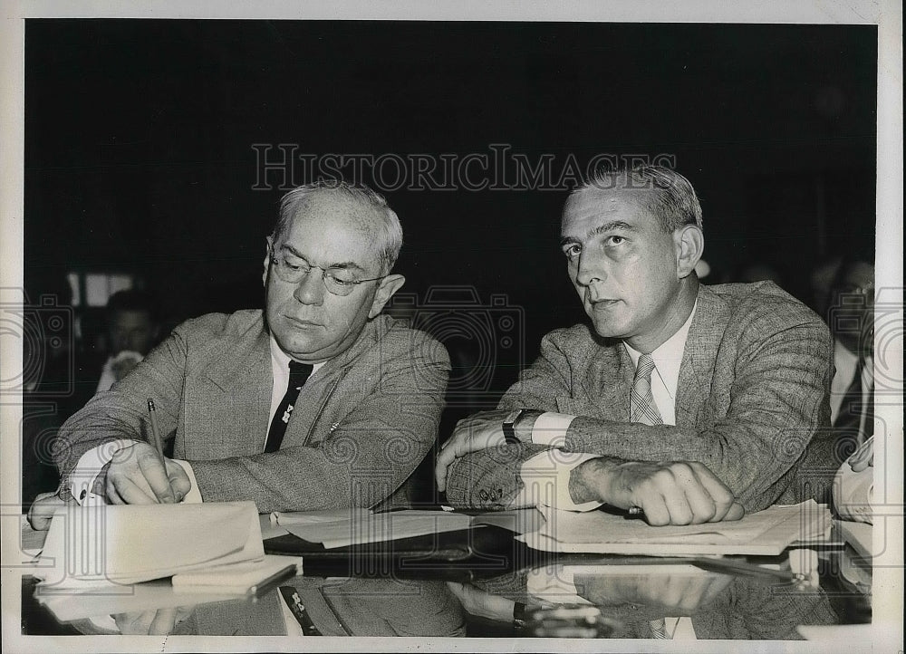 1938 Press Photo Clyde A. Armstrong, Counsel Earl F. Reed at NLRB Hearing-Historic Images