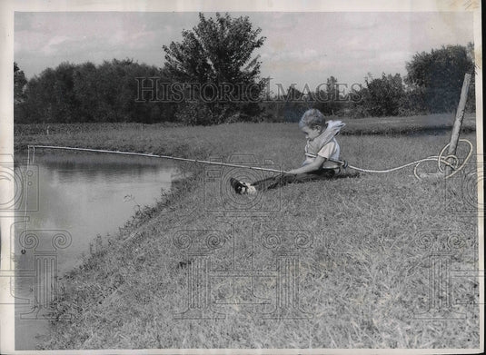 1962 Parents Of Kip Kennedy Tie Him Down While He Battles - Historic Images