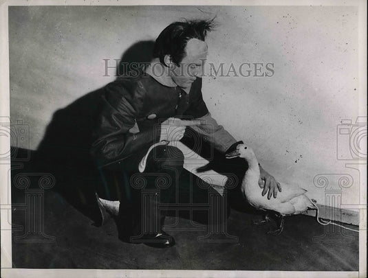 1934 Robert William with Duck Susie in "Easy Pickins" at Univ. Penn. - Historic Images