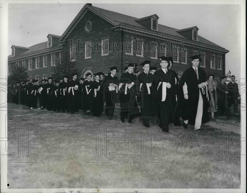 1937 Press Photo Villanova College Students Walking to Gym for Commencement - Historic Images