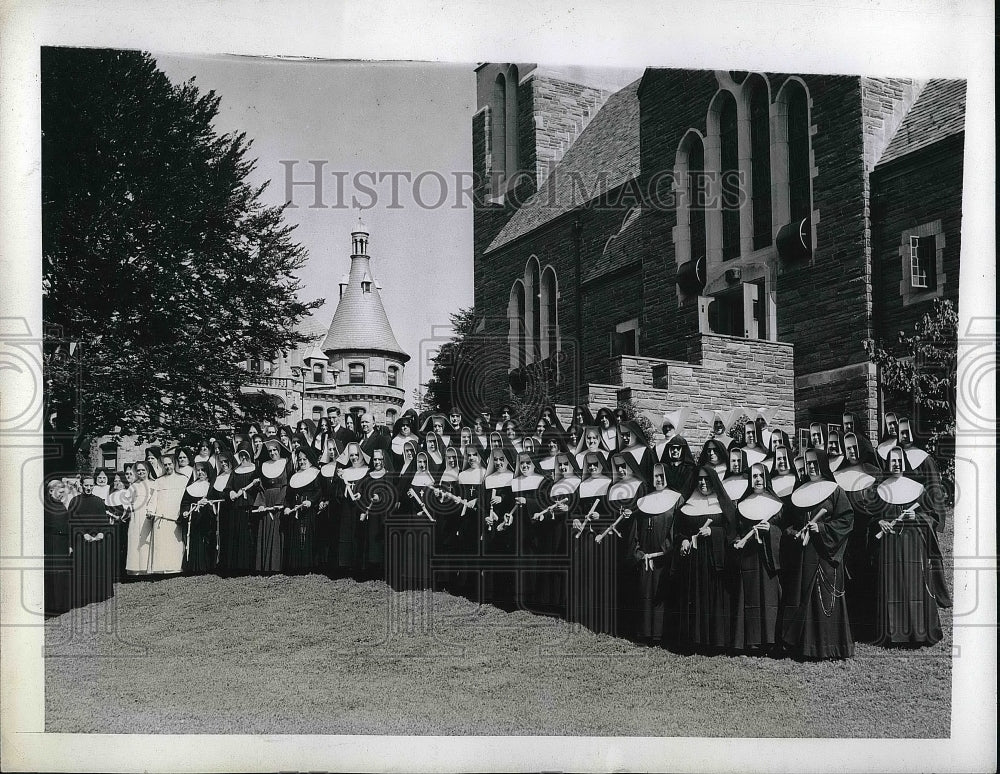1943 Sisters Hold Diplomas from Commencement at Villanova College - Historic Images