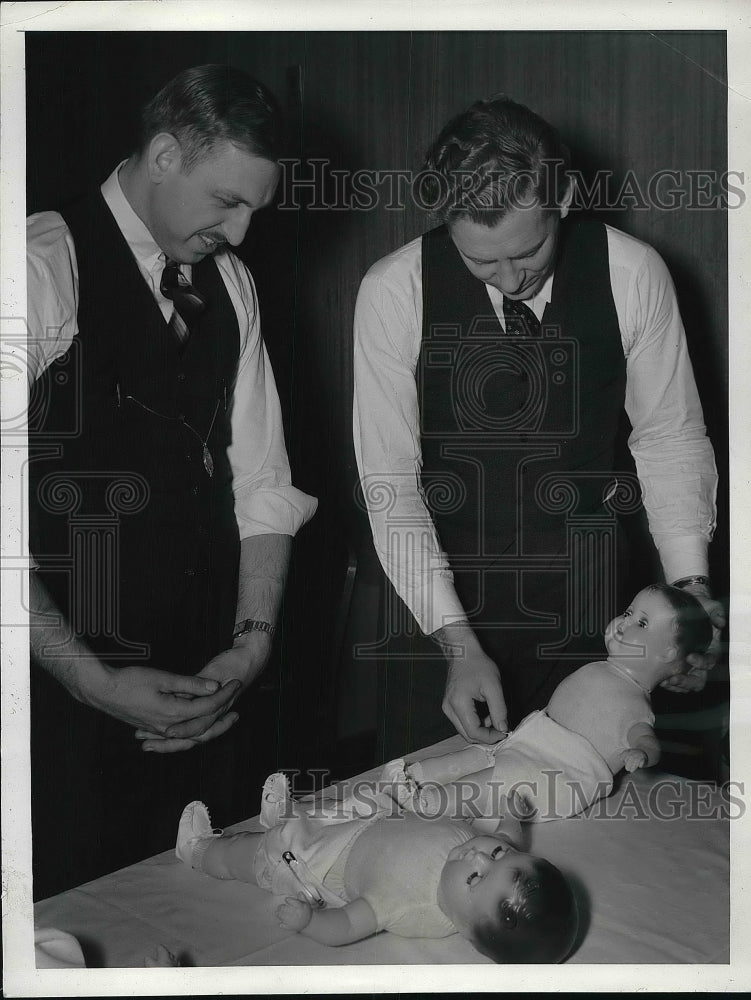 1939 Diapering Contest Ed Moeller, Roy Smith  - Historic Images