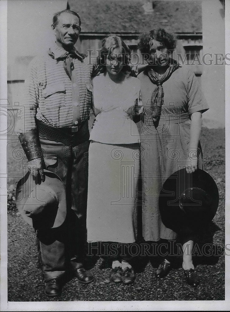 1935 Rev J.J. Payne, Mrs. Payne and Daughter Gladys Kelly - Historic Images