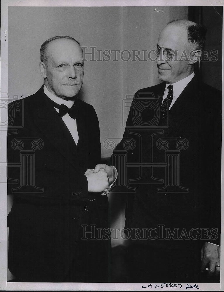 1934 H.B.R. Briggs sworn in as postmaster of Los Angeles  - Historic Images