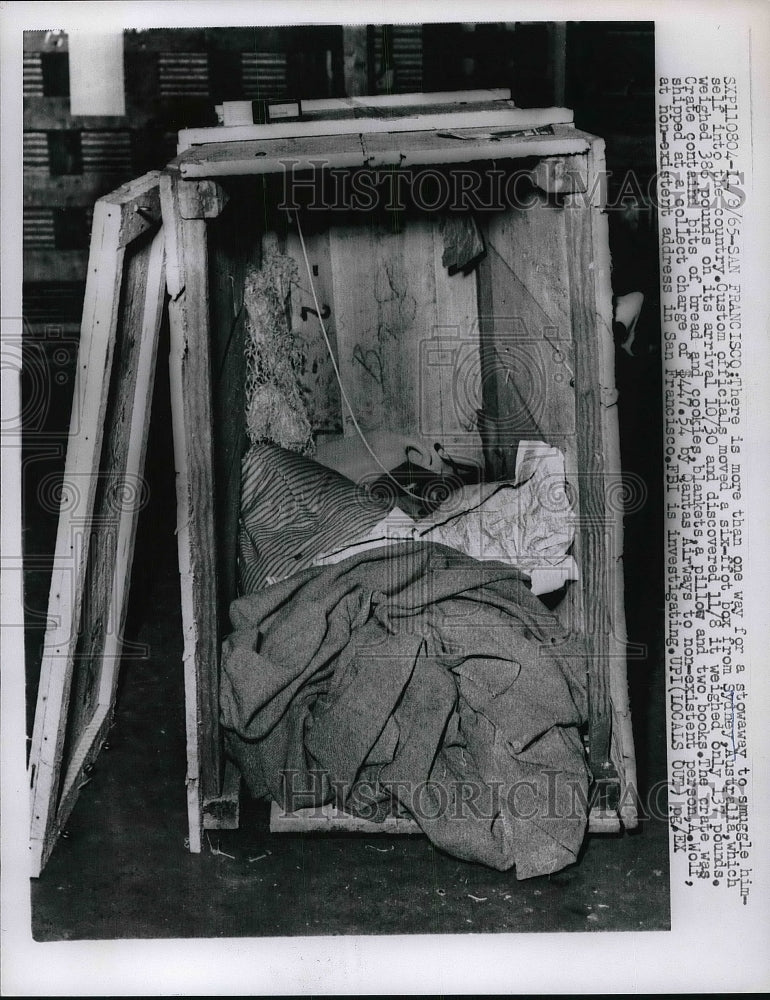 1965 stowaway&#39;s crate from Quantas flight from Australia to USA - Historic Images