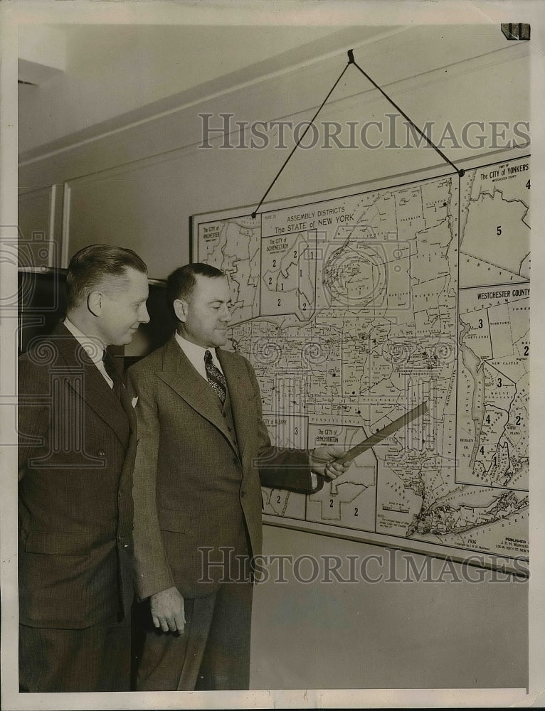 1939 Press Photo Major William Cullen with Map of Garner for President Campaign-Historic Images
