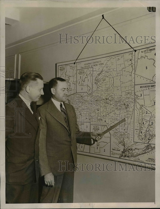 1939 Press Photo Major William Cullen with Map of Garner for President Campaign-Historic Images