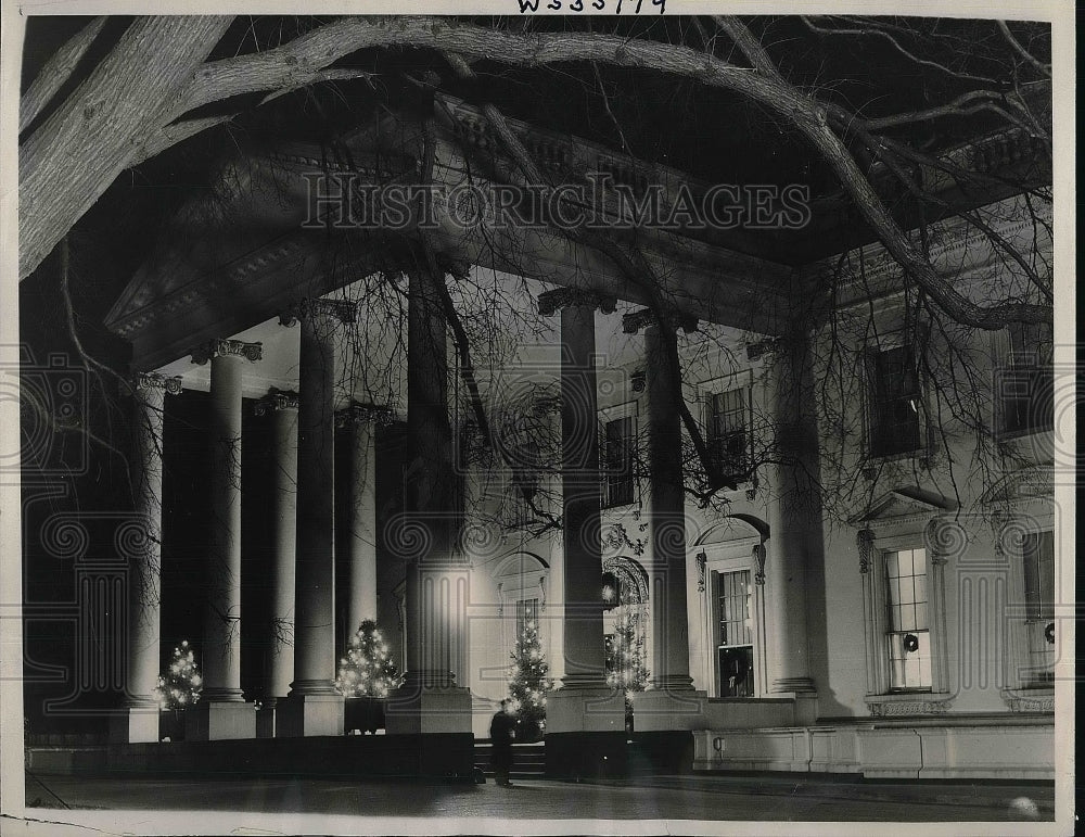 1939 White House Brilliantly Lit On Christmas Eve 1939  - Historic Images