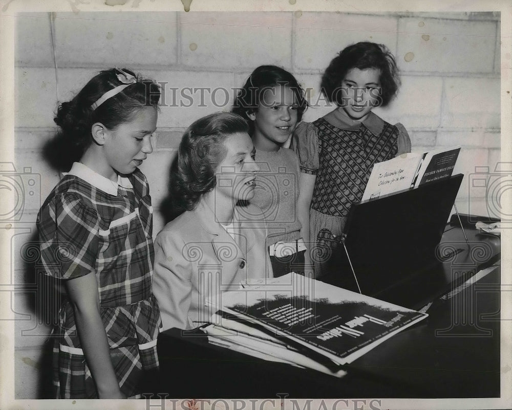 1951 Linda Pollack, Loretta Mohr, Ruth Roth, Mrs. Roy Glauz - Historic Images