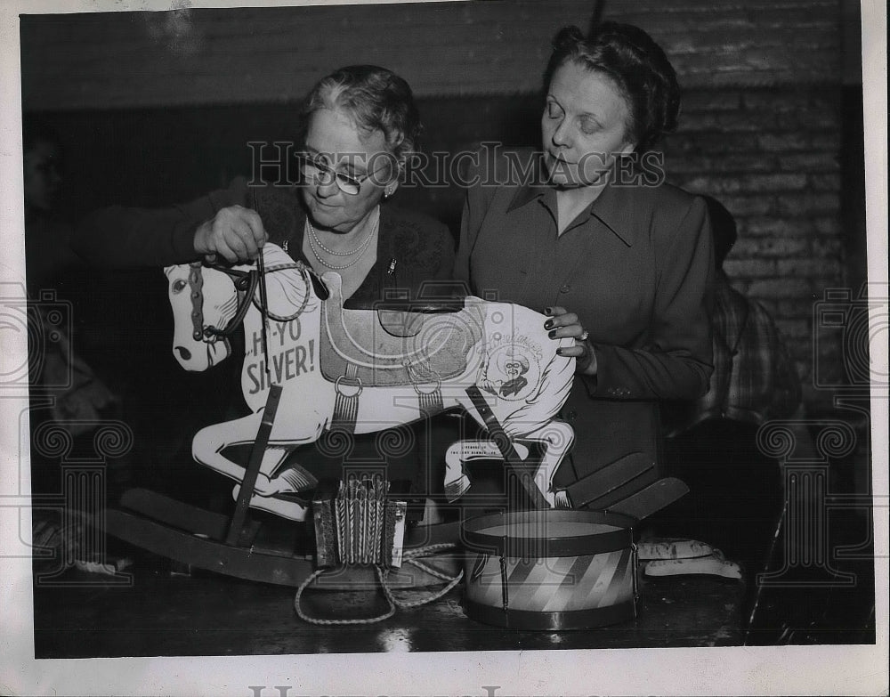 1945 Mrs. Hunter Morrison Mrs Warren F. Fryburg  - Historic Images