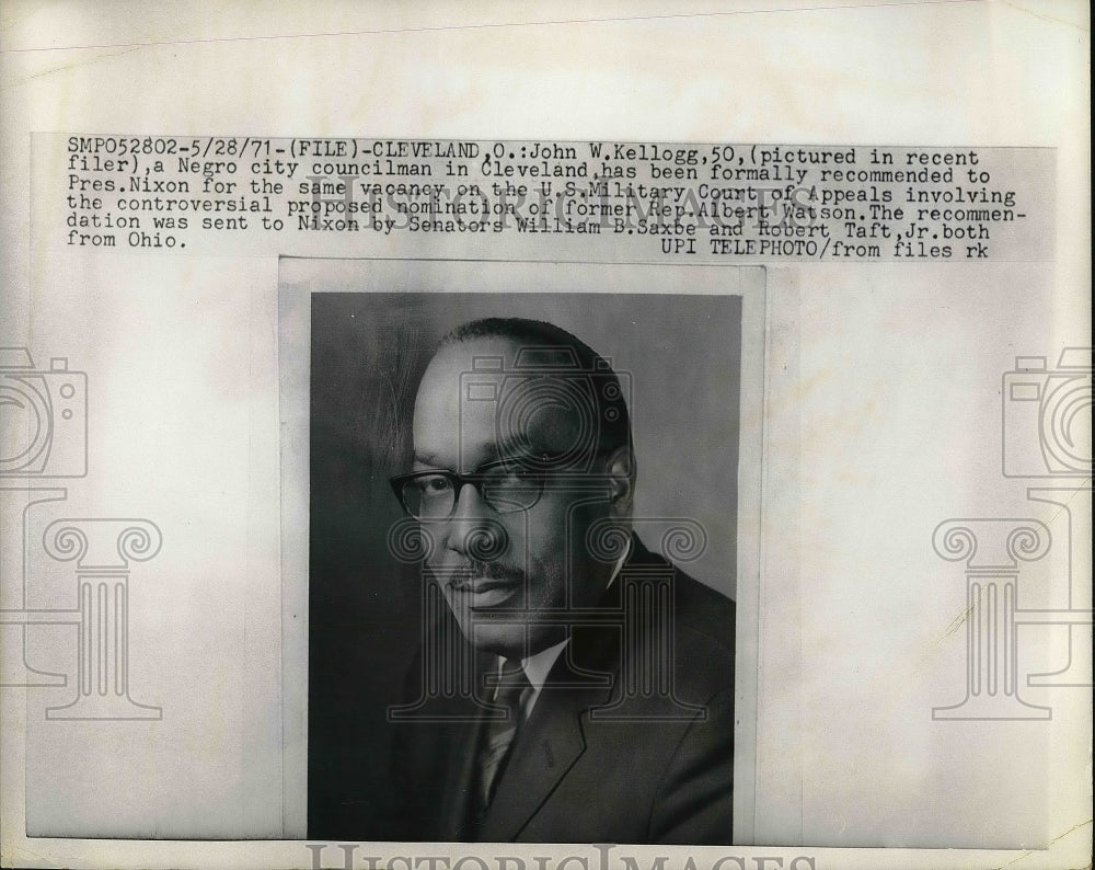 1971 John W. Kellog posing for photo  - Historic Images