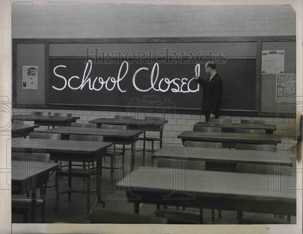1939 Toledo School Closed  - Historic Images