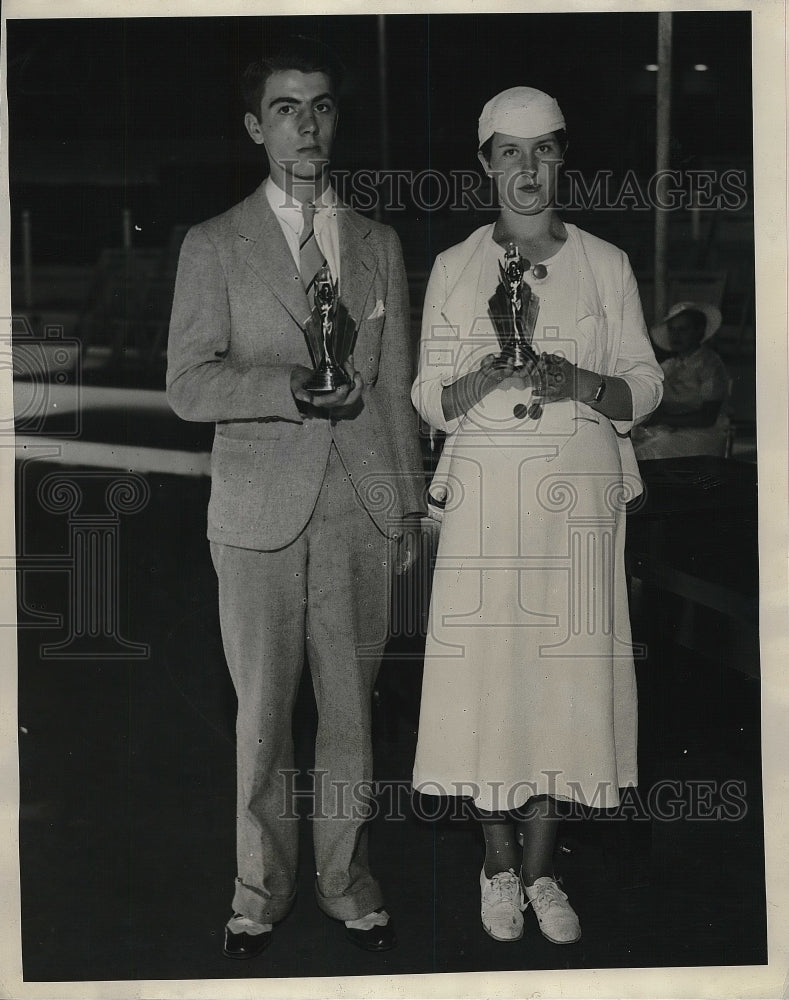 1934 Press Photo Clifton Lux, Dorotha Basket Bookkeeping At Chicago&#39;s Fair - Historic Images