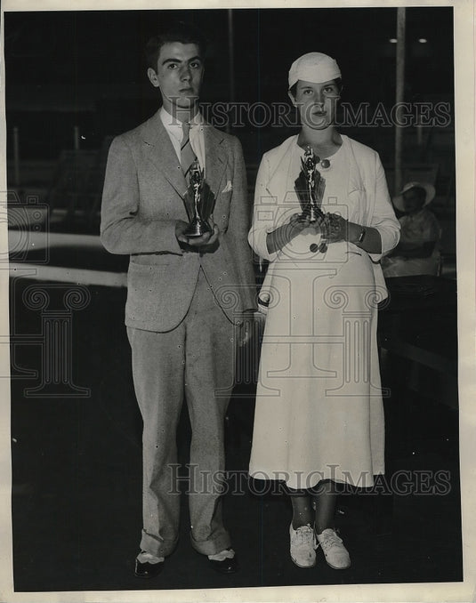 1934 Press Photo Clifton Lux, Dorotha Basket Bookkeeping At Chicago's Fair - Historic Images