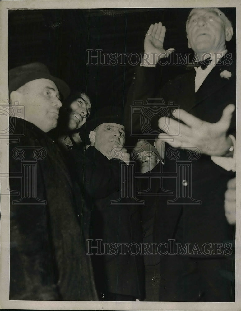 1936 Mayor LaGuardia at an auction  - Historic Images