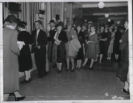 1943 New york Income Tax payers  - Historic Images