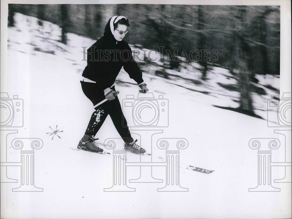 1961 Press Photo Tomi Keitien Doing Blind Skiing - nea86574 - Historic Images