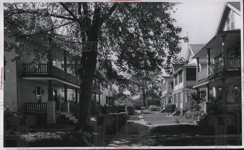 1966 The home of George Hinz on Clifron Piades  - Historic Images