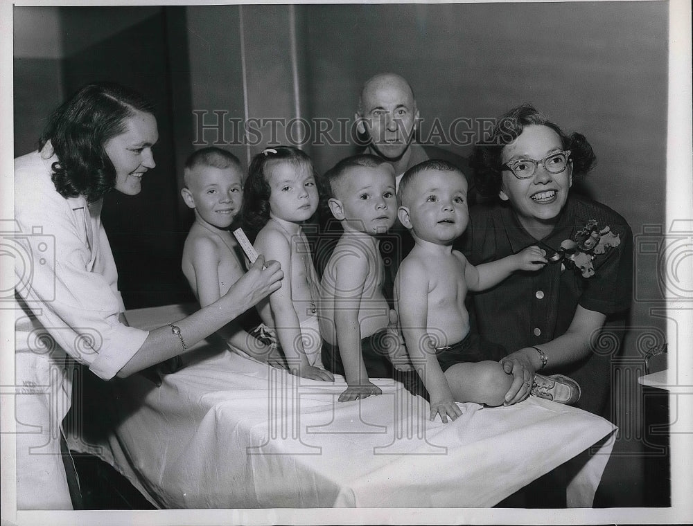 1957 Press Photo Chicago Tice Laboratories County Hospital - nea86603-Historic Images