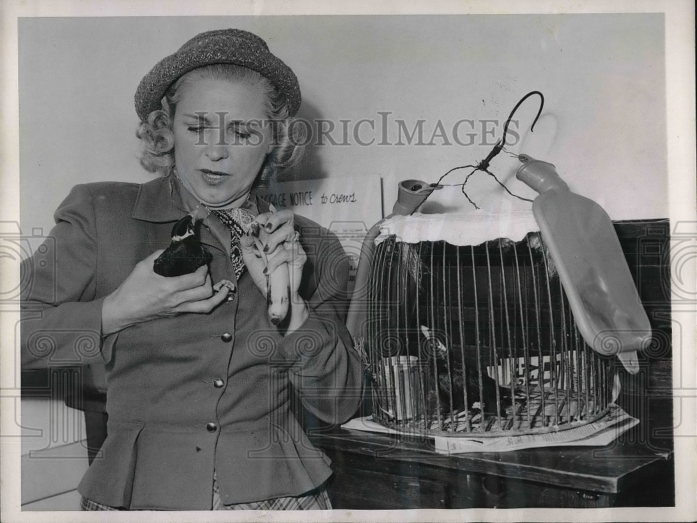 1947 Mrs. Carveth Wells feeds bananas to one of the Minah Birds - Historic Images
