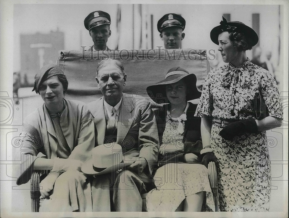 1934 Sec. of War George H. Dern, daughters Mrs. H. Baxter, Miss Dern - Historic Images