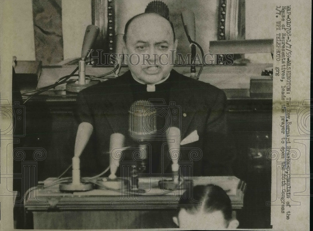 1959 Press Photo Rev Bernard Braskamp Chaplain of House of Representatives prays-Historic Images