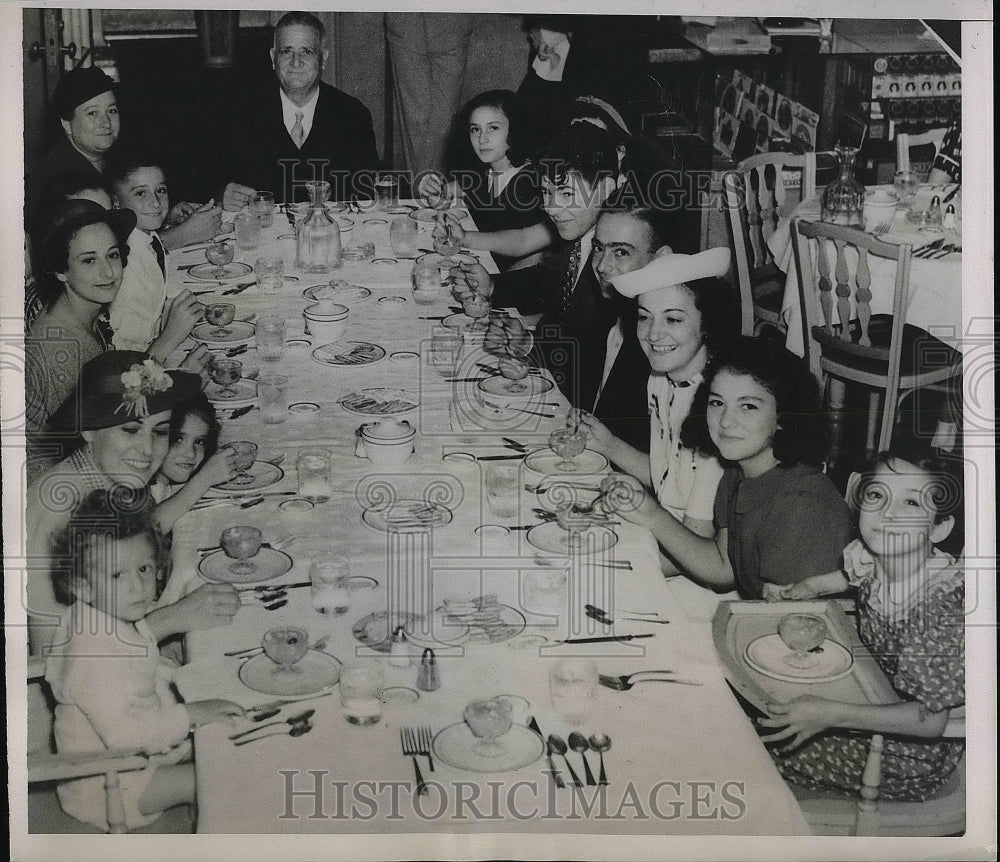 1938 Phillip Lasusa &amp; Family Sarah,Cecilia Anne,Josephine,Marie - Historic Images